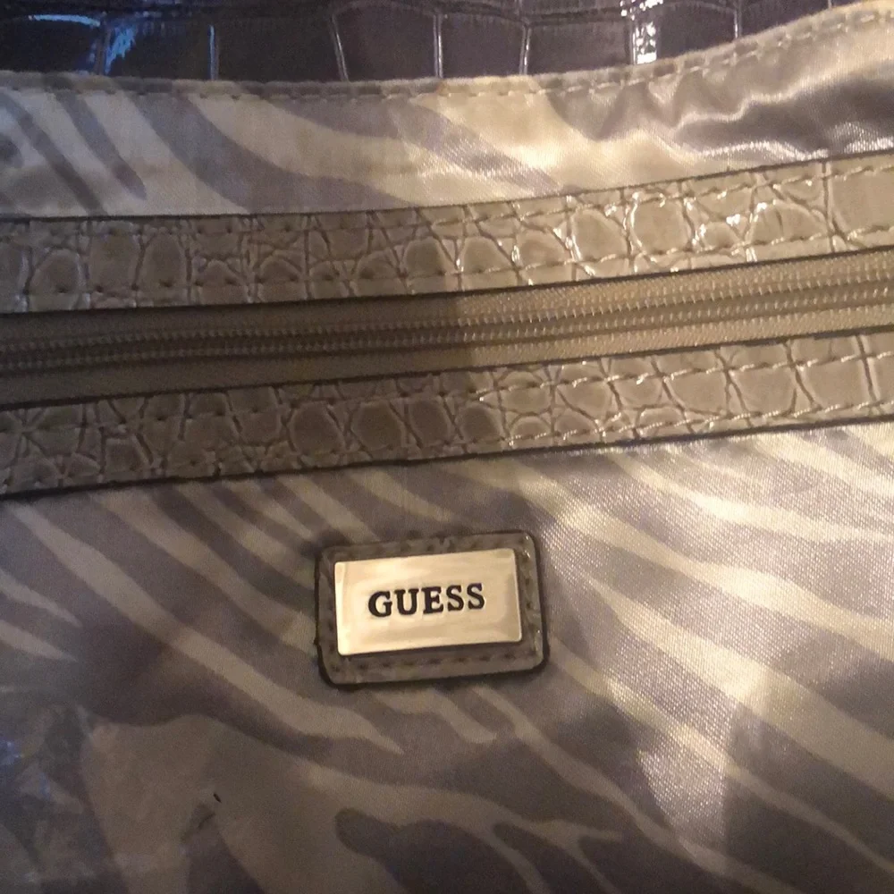 Guess - Picture 2 of 16